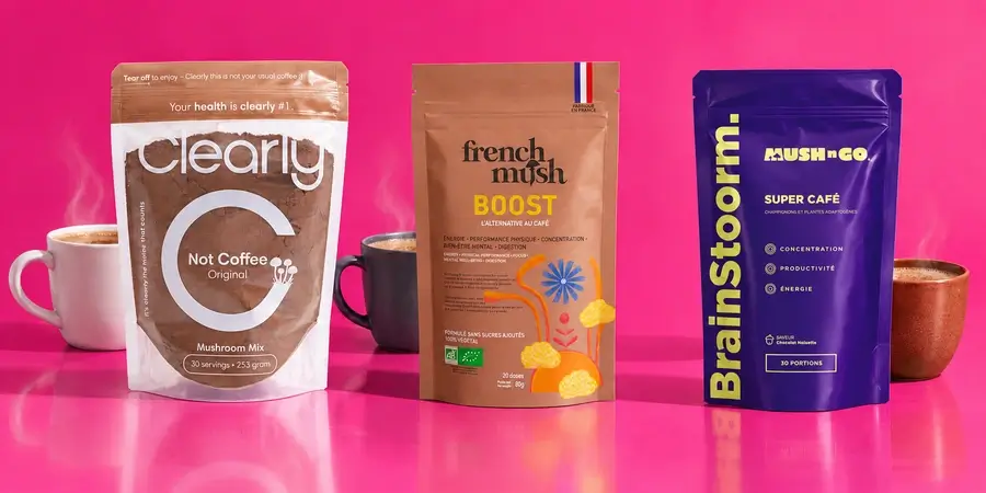 Le buste di Clearly Not Coffee, French Mush Boost e Brainstoorm affiancate, ognuna davanti alla sua tazza, su fondo rosa